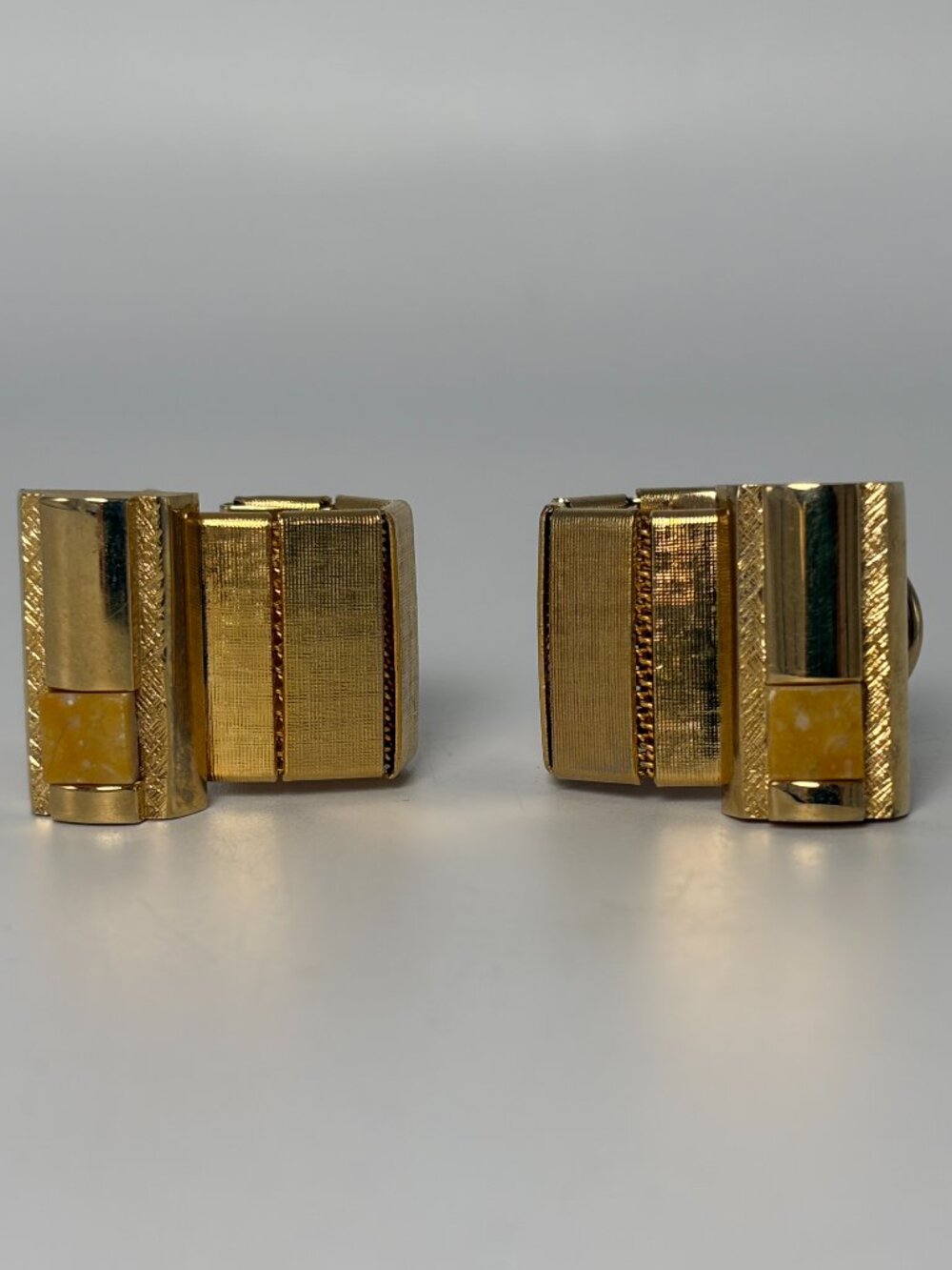 Vintage Gold Tone Mesh Wraparound Cufflinks Square Amber Lucite Stone 1960s